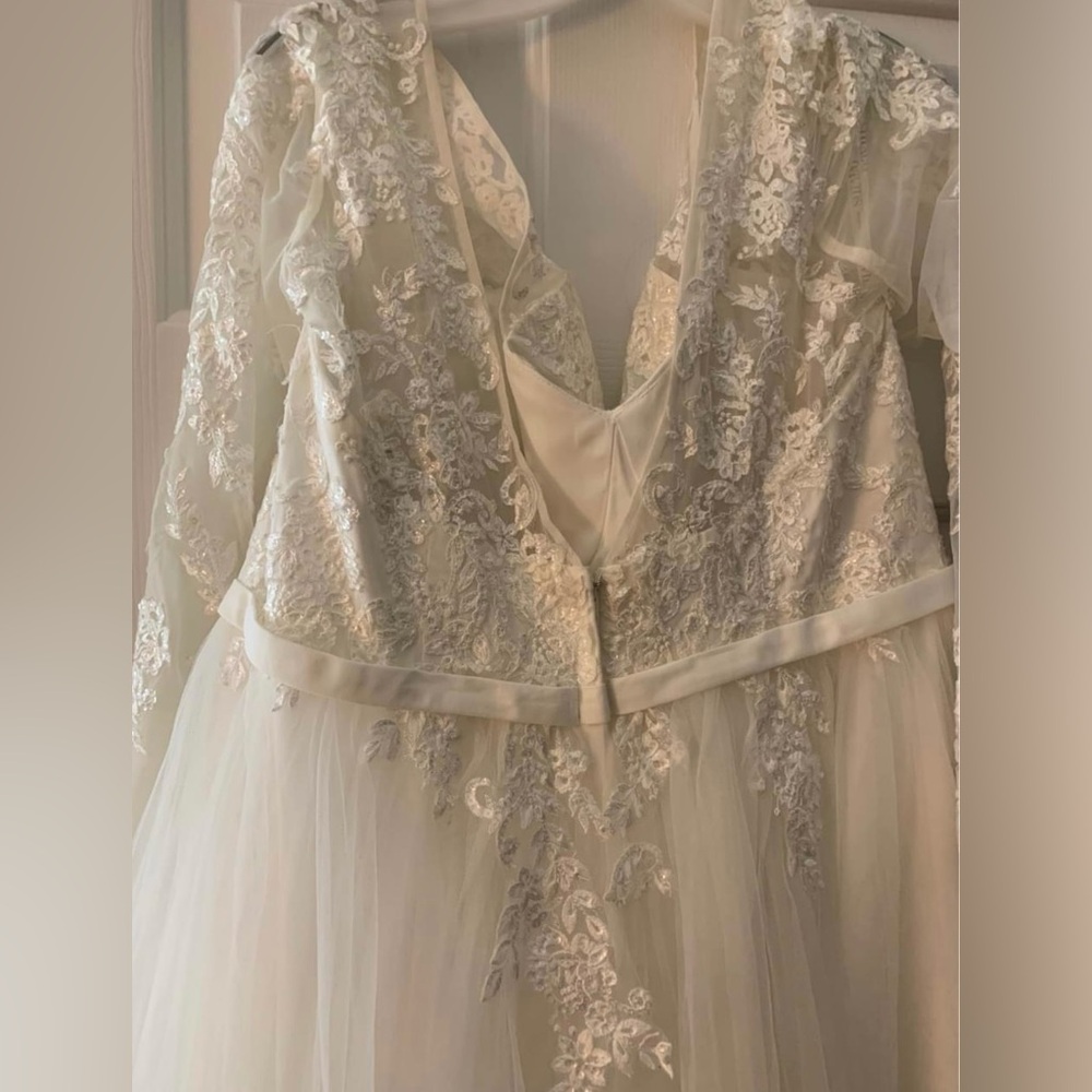 NWT Davids Bridal SZ 18W Unaltered Ivory Wedding Dress w/ Appliqués Long Sleeve - Picture 6 of 7